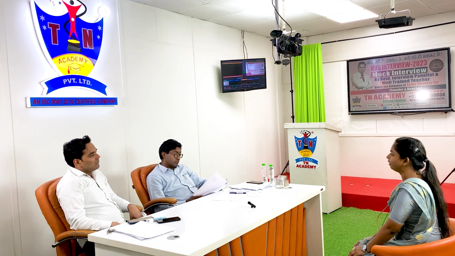 Teaching presentation practice at TN Academy